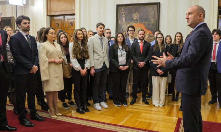 Румен Радев: Младите хора на България притежават чувство за достойнство и дълг